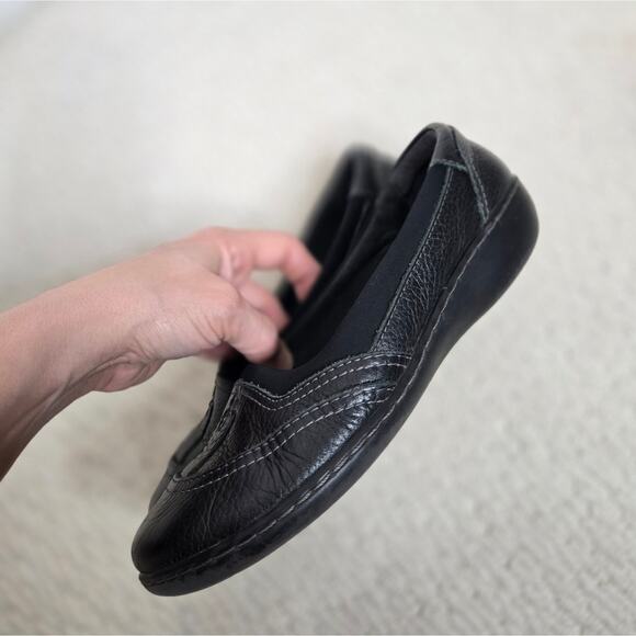 Clarks Womens Slip-On Black Ballet Flats - Picture 3 of 6